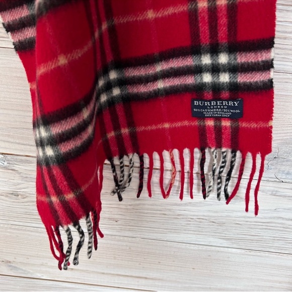 NWOT Burberry Giant Check Cashmere
Scarf $795